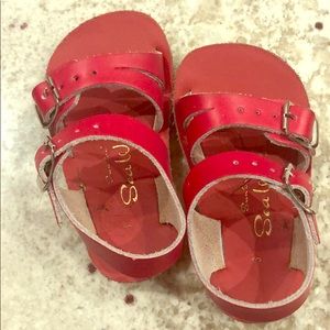 Guc saltwater sandals